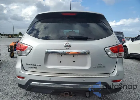 2015 Nissan Pathfinder S z USA, uszkodzony, nr VIN 5N1AR2MMXFC660813